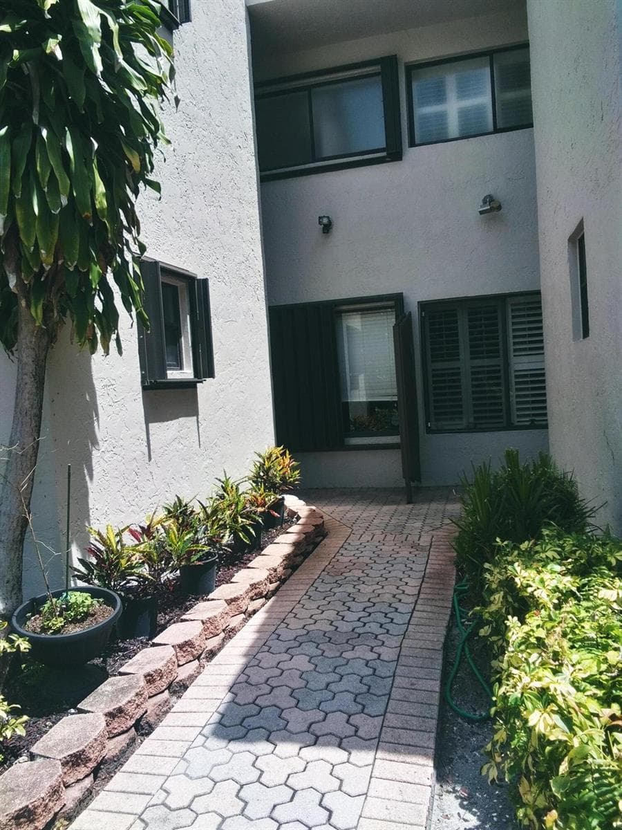9727 N New River Canal Road # 629, Plantation, FL 33324 photo 2
