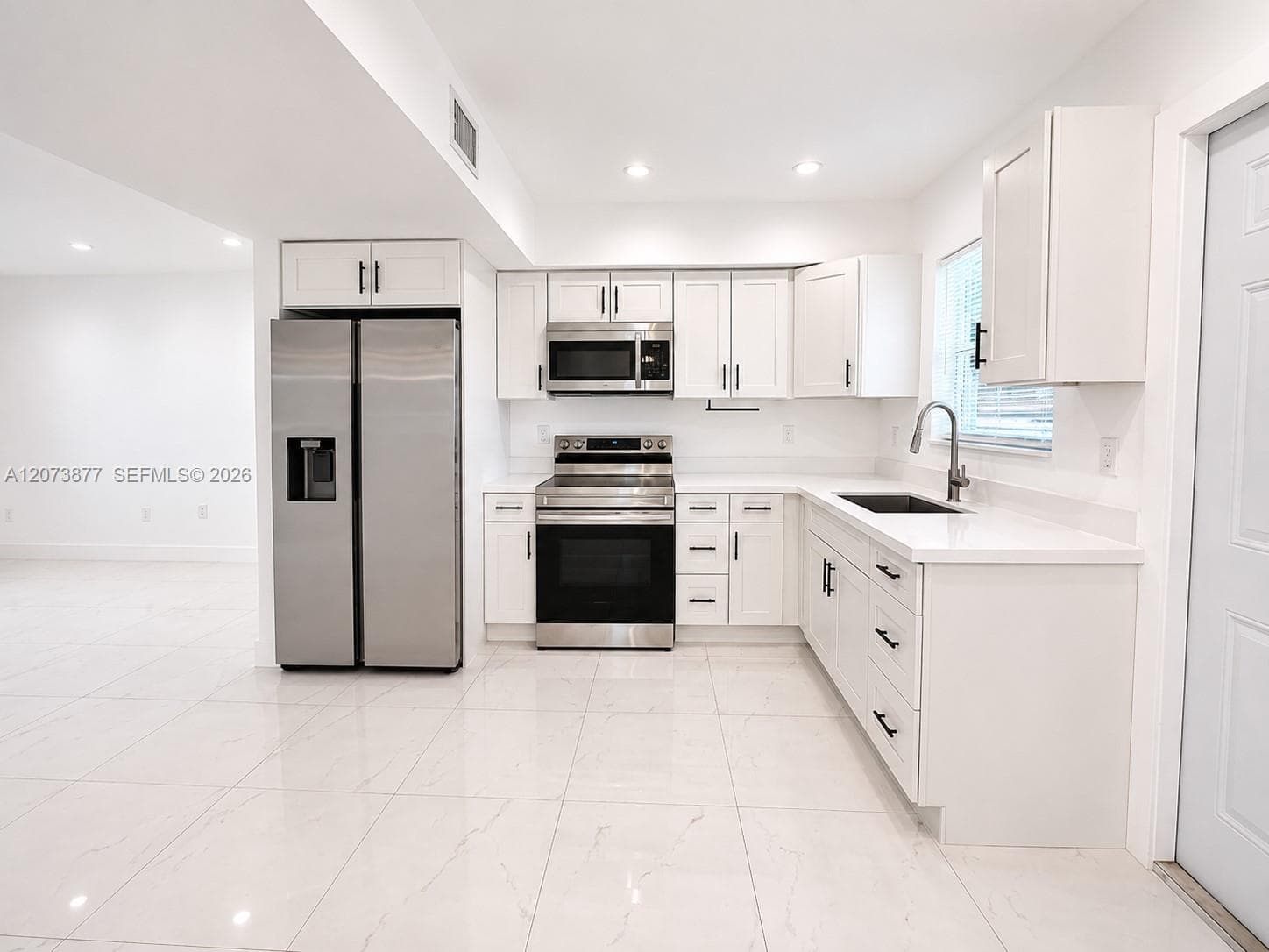 1800 NE 154th St, North Miami Beach, FL 33162 photo 2