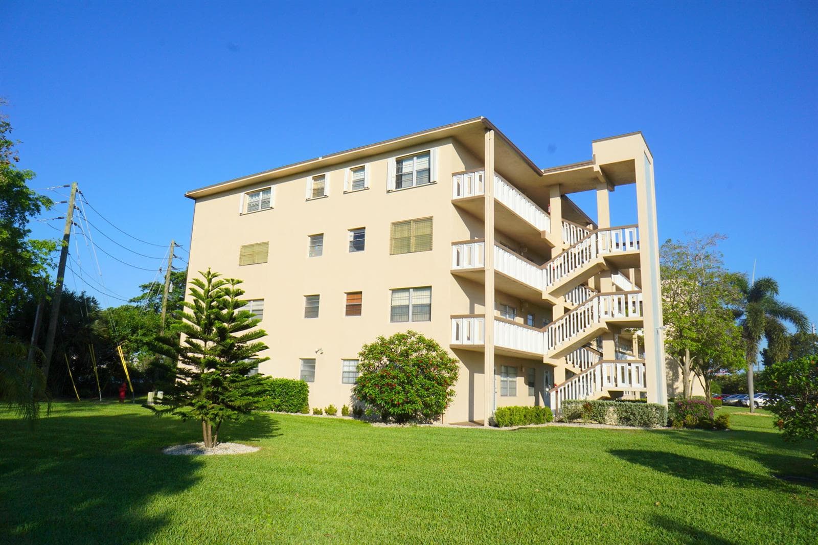 401 Southampton A, West Palm Beach, FL 33417 photo 2