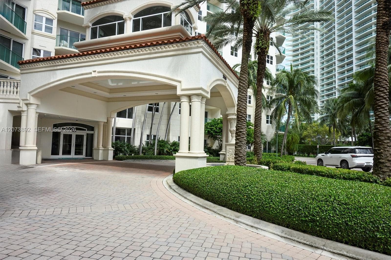 20000 E Country Club Dr # 302, Aventura, FL 33180 photo 3