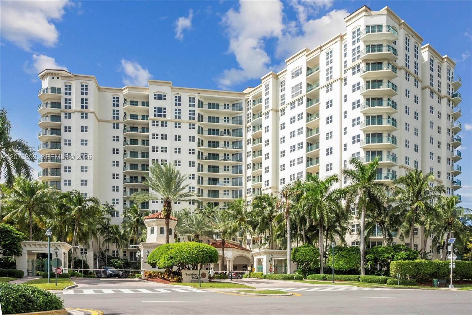 20000 E Country Club Dr # 302, Aventura, FL 33180