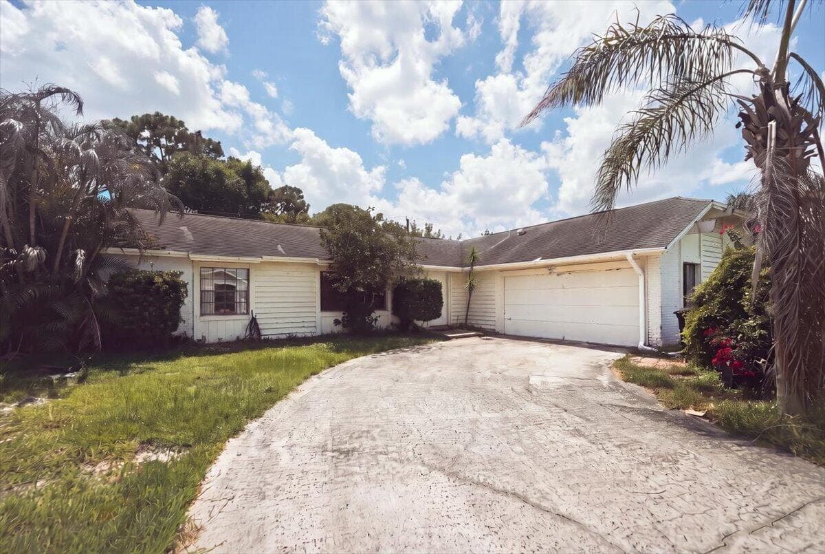 1646 SE HOLIDAY Road, Port St. Lucie, FL 34952