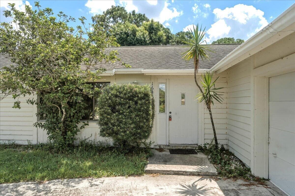 1646 SE HOLIDAY Road, Port St. Lucie, FL 34952 photo 5