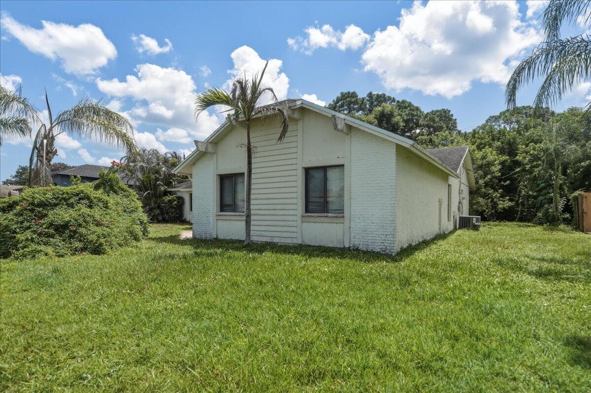 1646 SE HOLIDAY Road, Port St. Lucie, FL 34952 photo 4