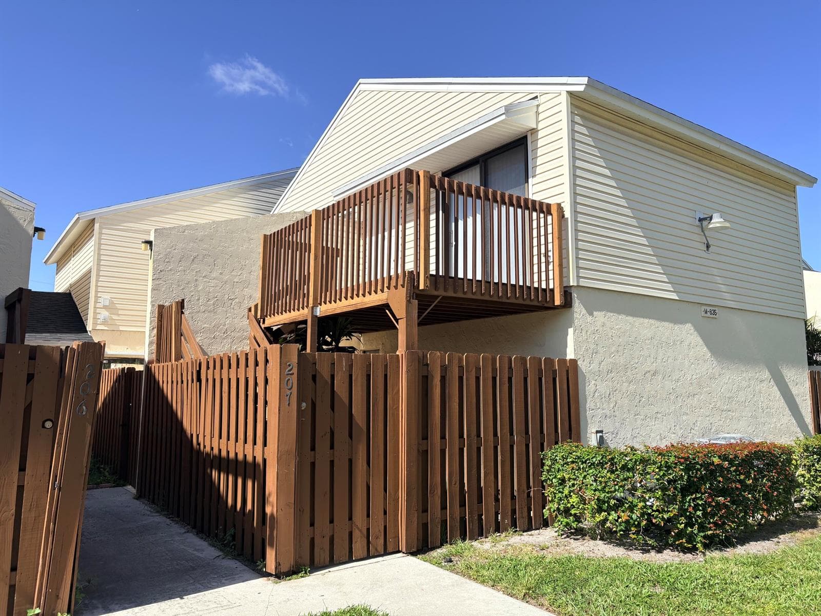 635 Executive Center Drive, West Palm Beach, FL 33401 photo 2