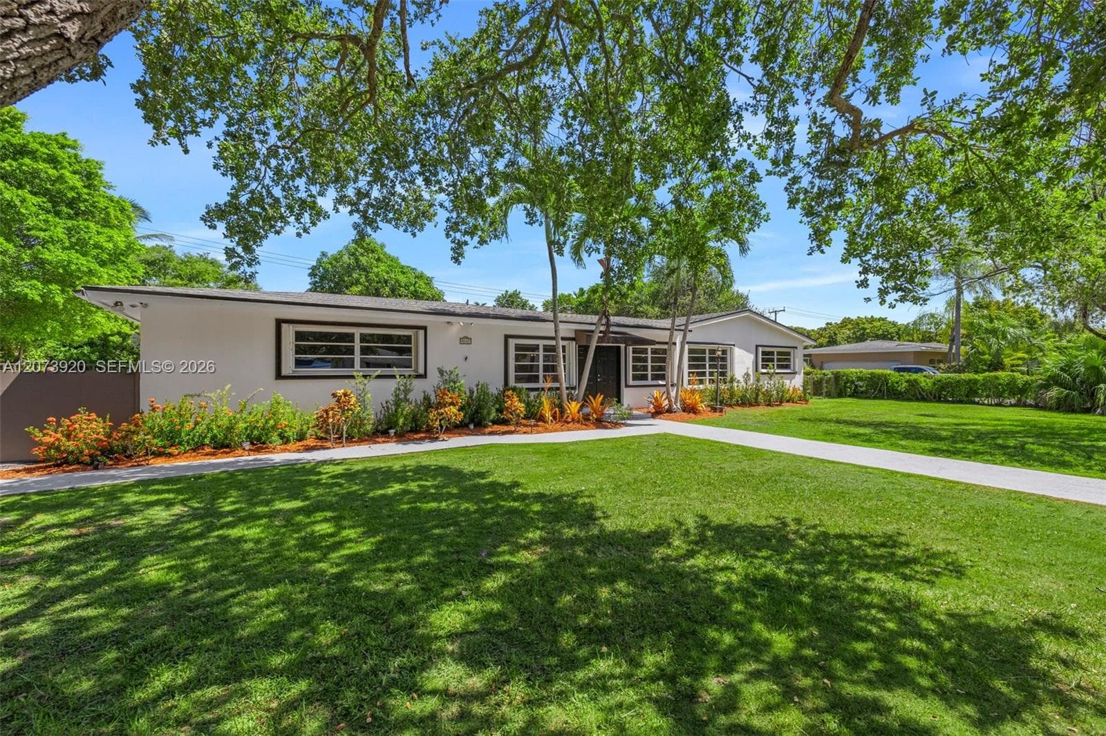 8261 SW 142nd St, Palmetto Bay, FL 33158 photo 2