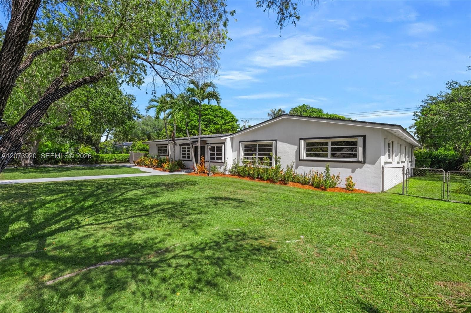 8261 SW 142nd St, Palmetto Bay, FL 33158 photo 3