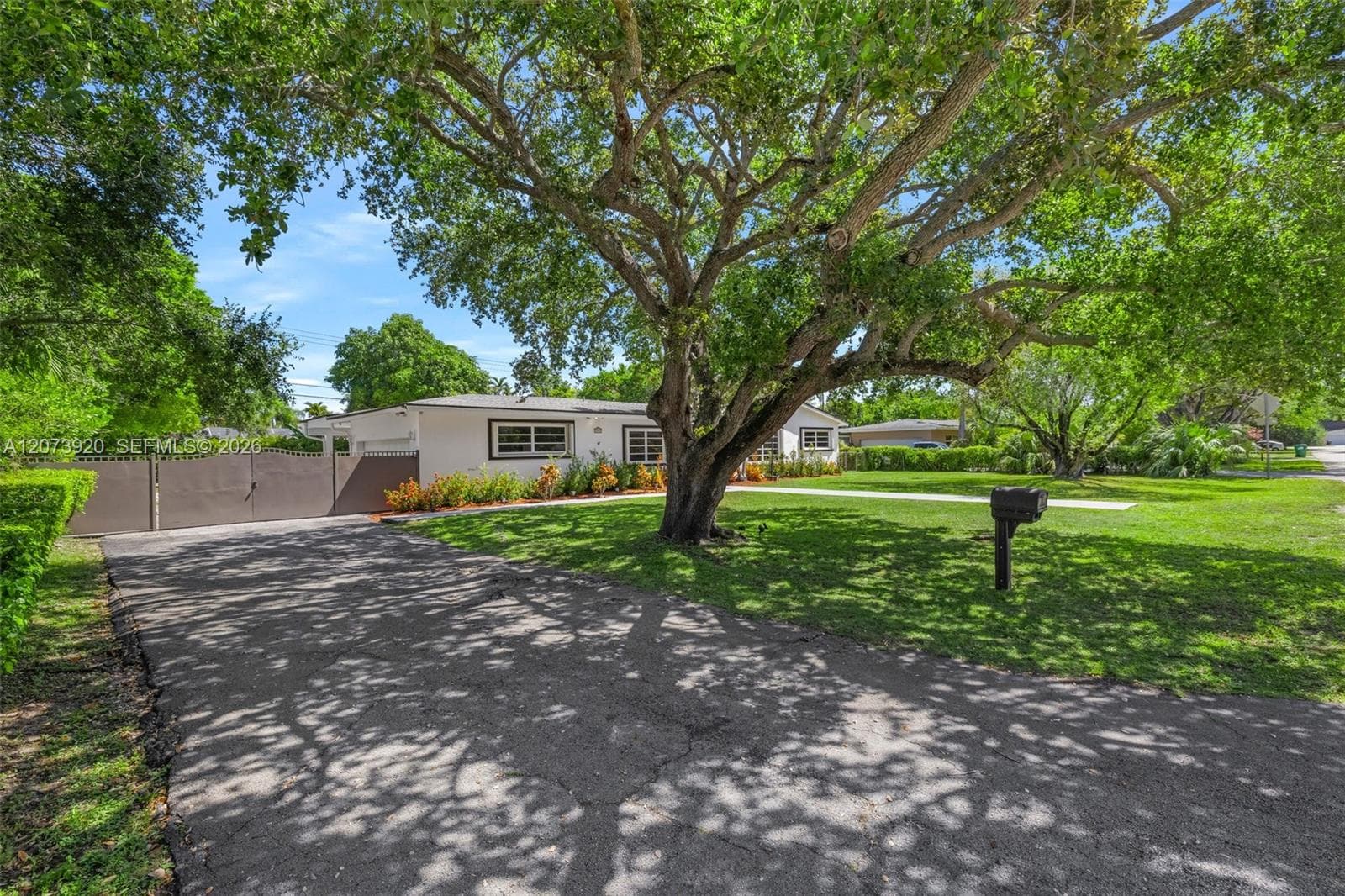 8261 SW 142nd St, Palmetto Bay, FL 33158 photo 5