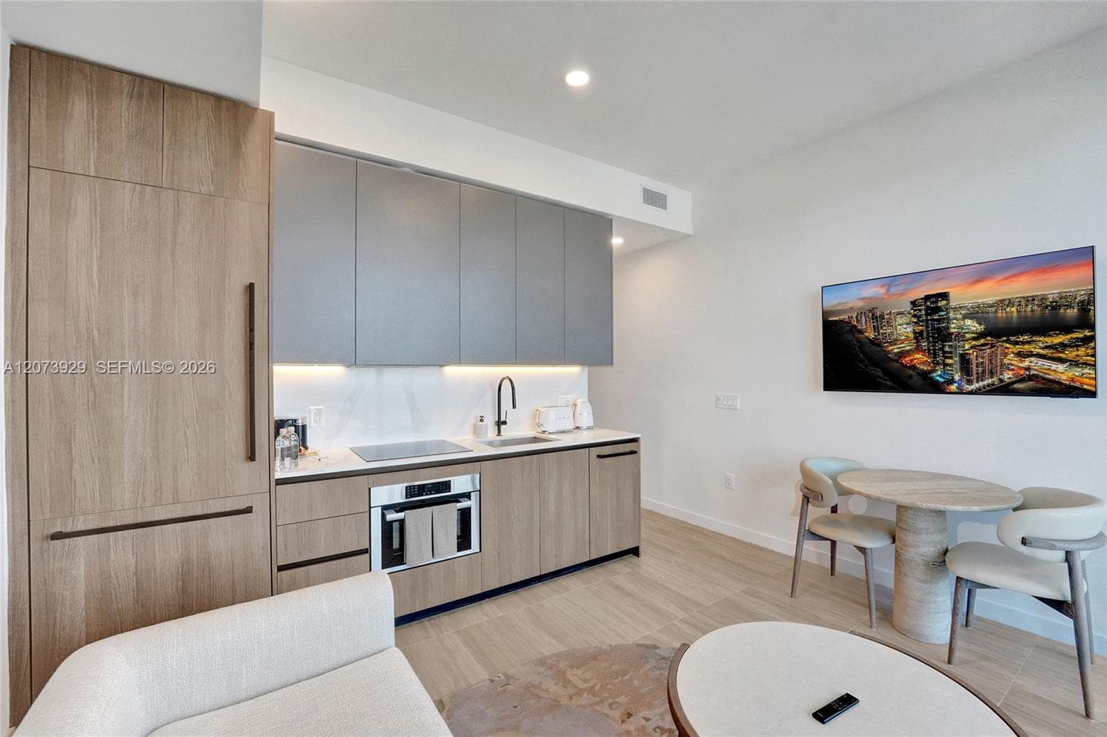 580 72nd St # 1511, Miami Beach, FL 33141 photo 2