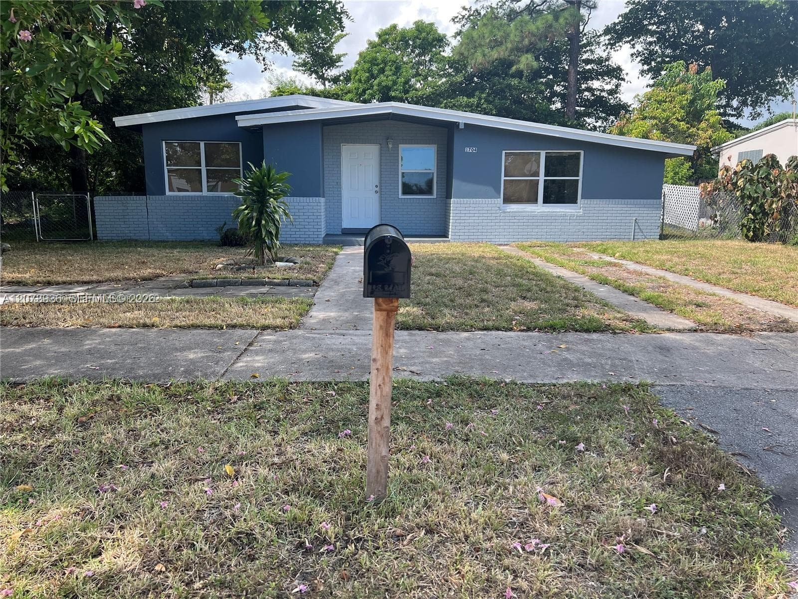 1704 NW 18th St, Fort Lauderdale, FL 33311 photo 2