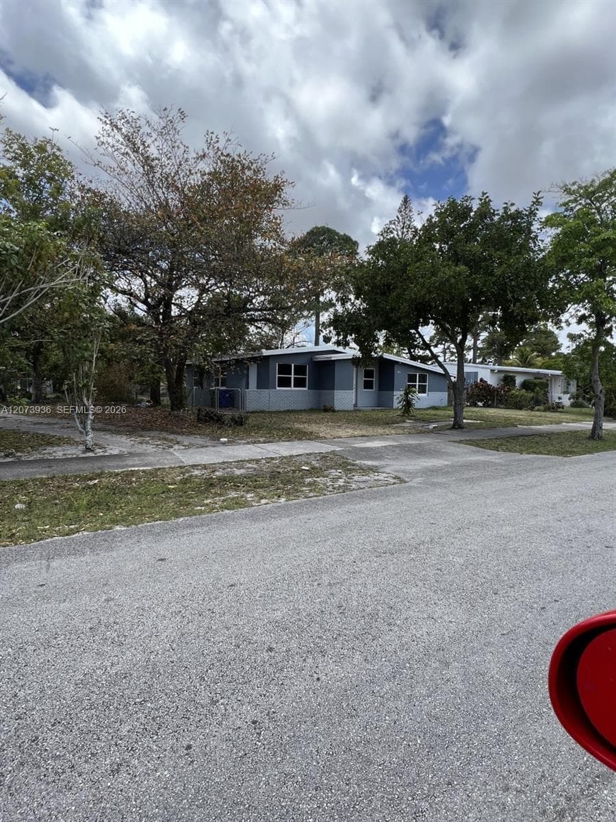 1704 NW 18th St, Fort Lauderdale, FL 33311 photo 3