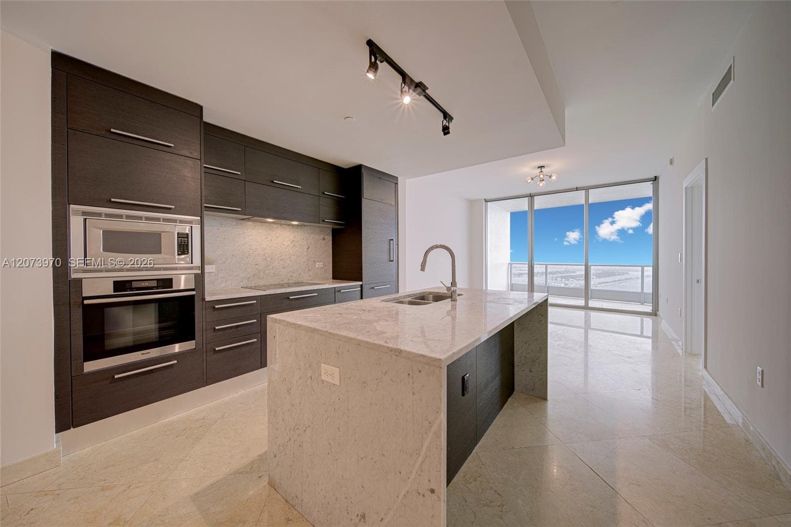 900 Biscayne Blvd # 5203, Miami, FL 33132
