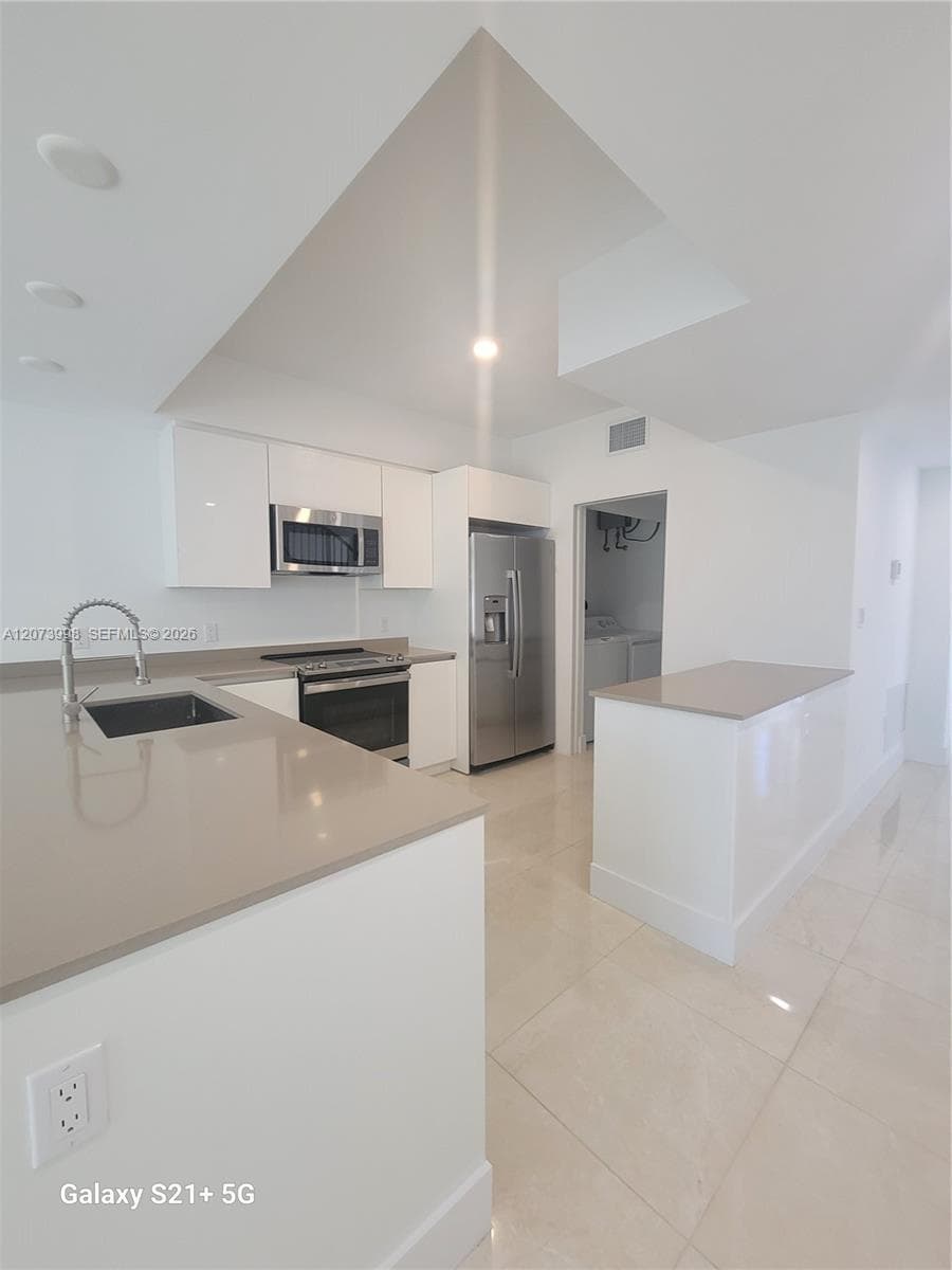 4117 N Oak Pl, Dania Beach, FL 33314 photo 4