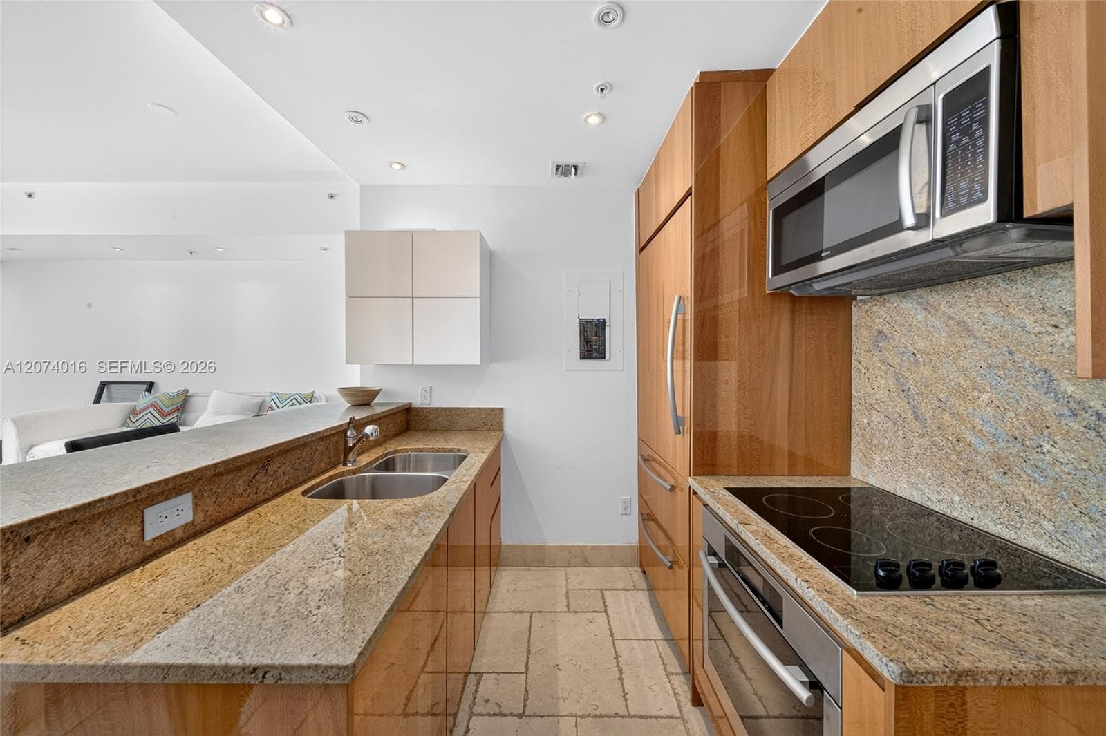 50 S Pointe Dr # 504, Miami Beach, FL 33139 photo 4