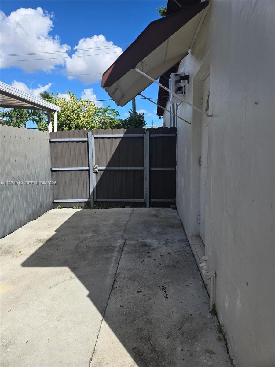 7785 SW 36th St # Back, Miami, FL 33155 photo 2