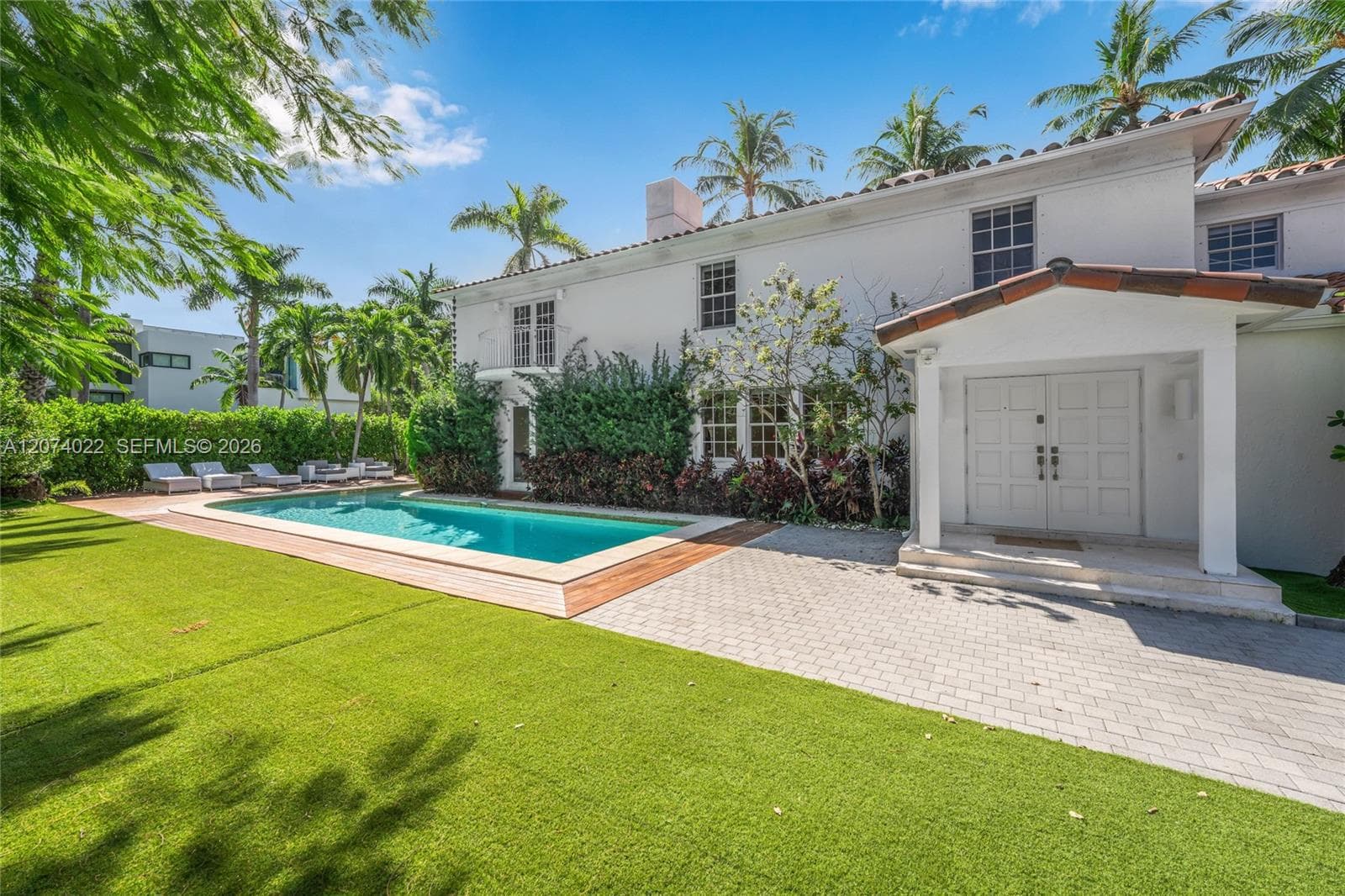 140 N Hibiscus Dr, Miami Beach, FL 33139 photo 2