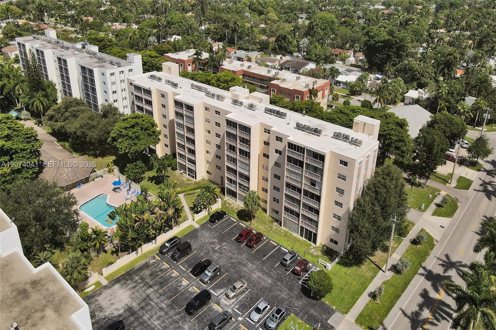 1001 NE 14th Ave # 402, Hallandale Beach, FL 33009 photo 2