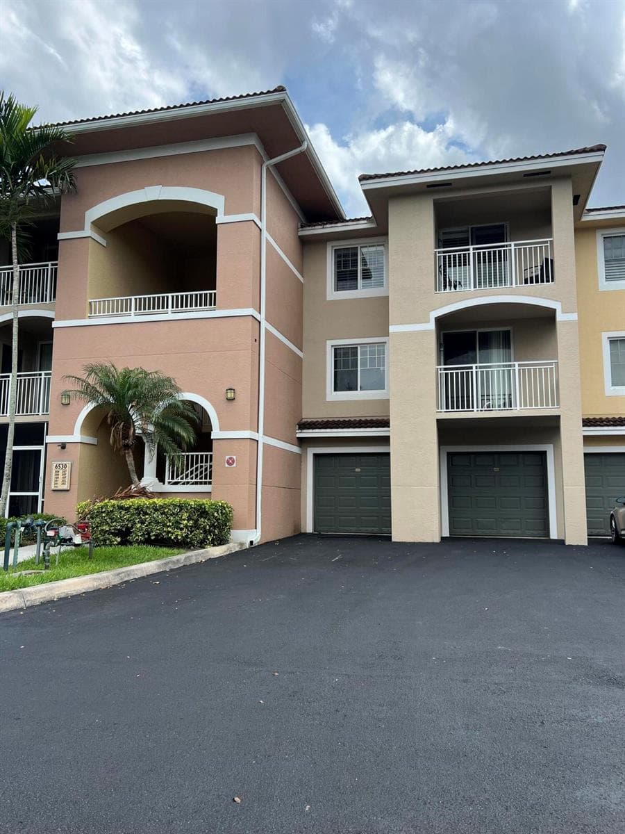 6394 EMERALD DUNES Drive # 202, West Palm Beach, FL 33411