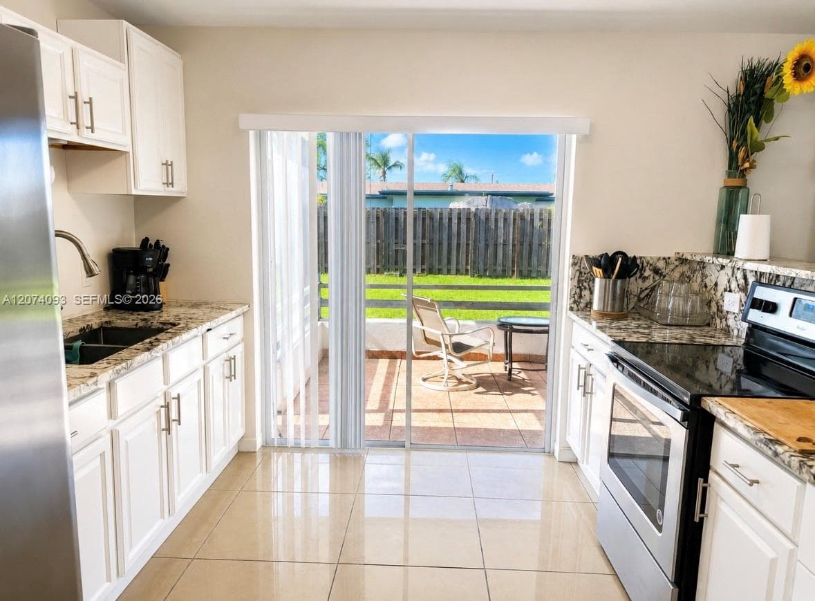 9331 NW 24th Pl, Sunrise, FL 33322 photo 2