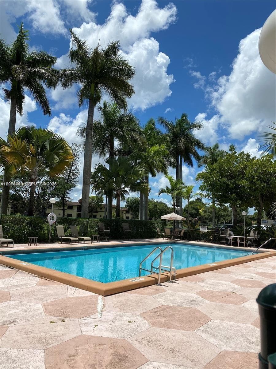 7900 Camino Cir # 403, Miami, FL 33143 photo 2