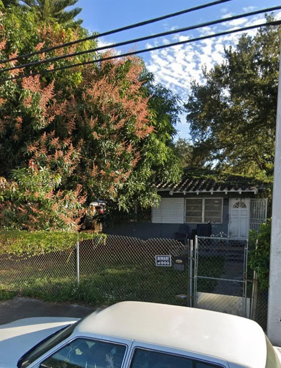 3300 NW 50th St, Miami, FL 33142 photo 2