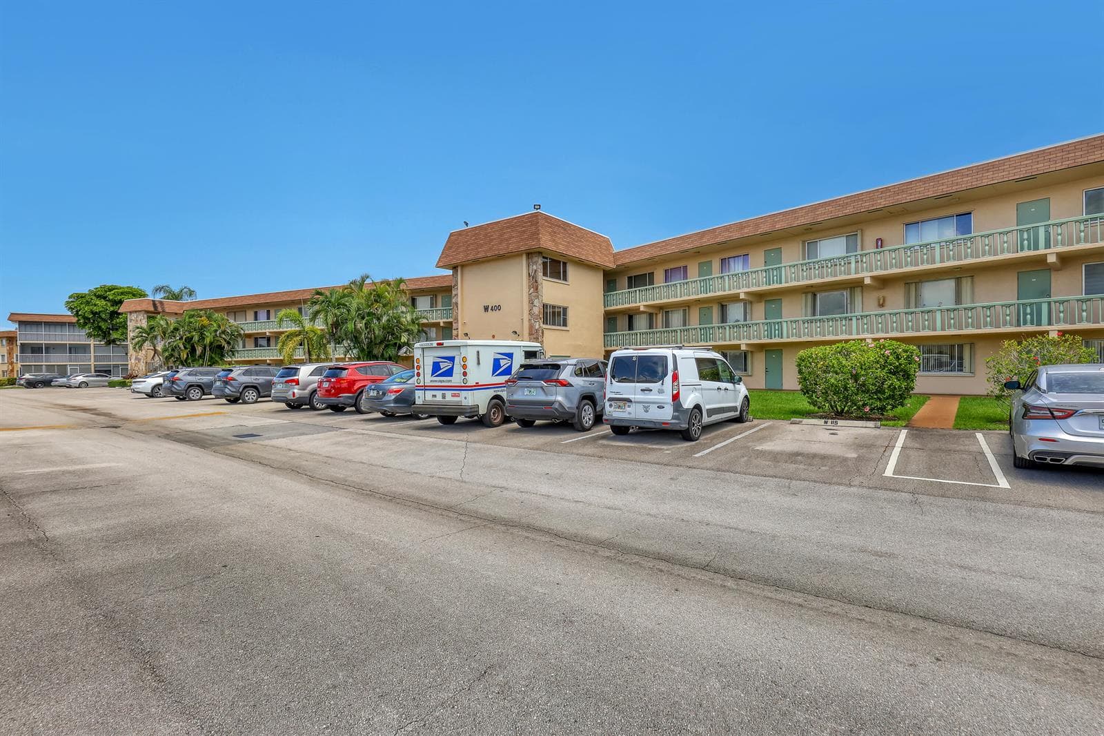 400 VILLAGE GREEN Circle W # 117, Palm Springs, FL 33461 photo 3