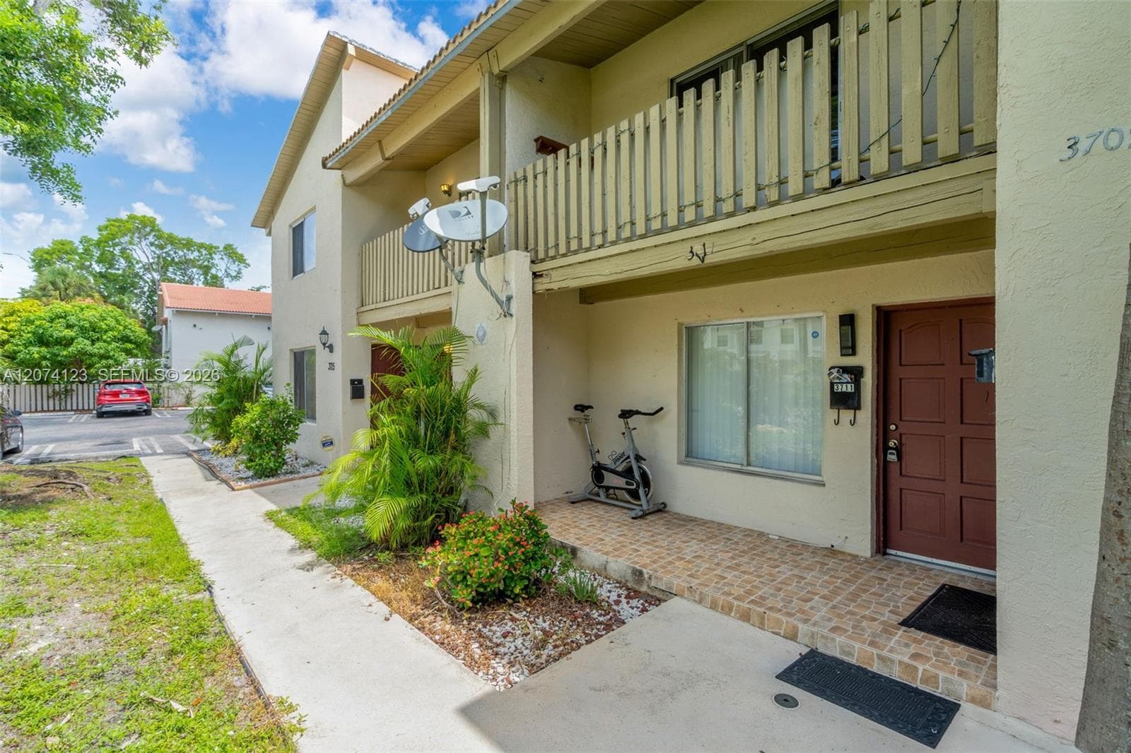 3711 Riverside Dr, Coral Springs, FL 33065 photo 2
