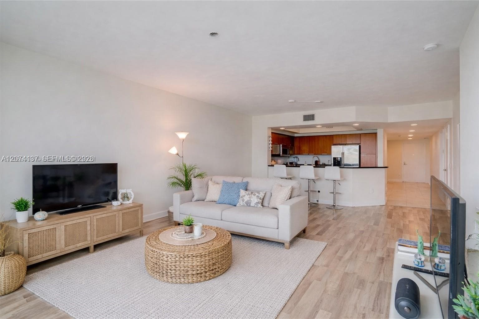 15051 Royal Oaks Ln # 503, North Miami, FL 33181 photo 3