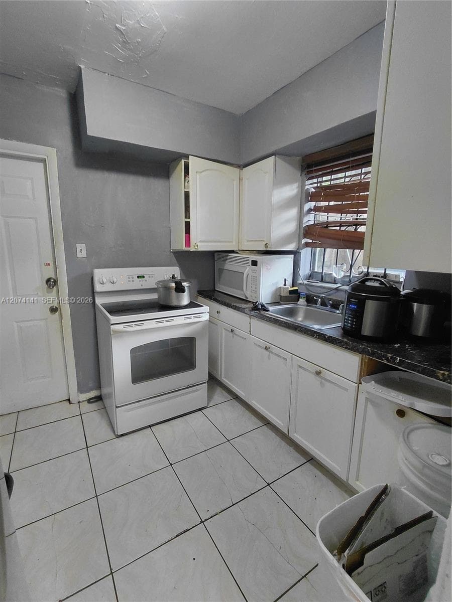 1530 NW 68th Ter, Miami, FL 33147 photo 4