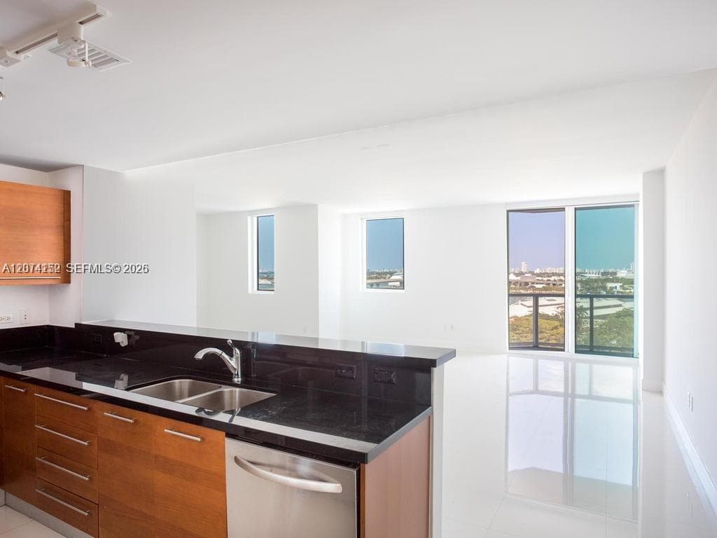 244 Biscayne Blvd # 1002, Miami, FL 33132 photo 2