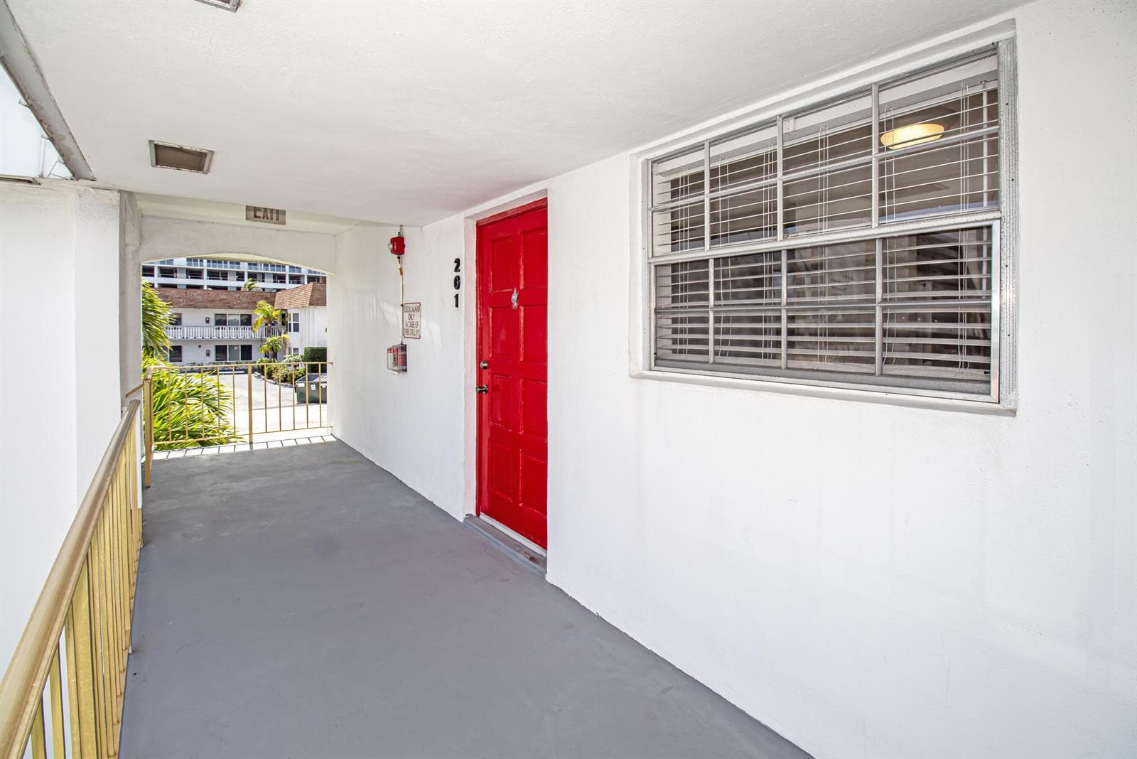 402 Lake Shore Drive, West Palm Beach, FL 33403 photo 2