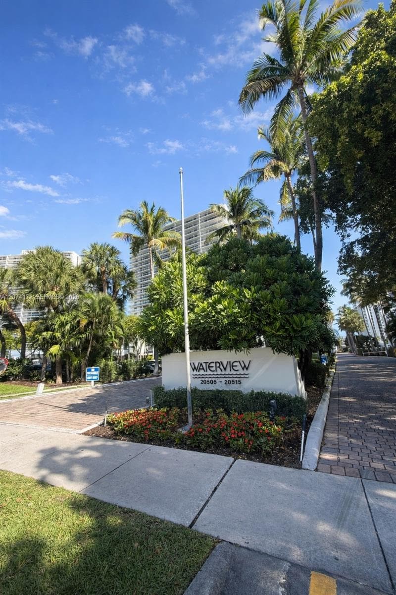 20505 E Country Club Dr # 1037, Aventura, FL 33180