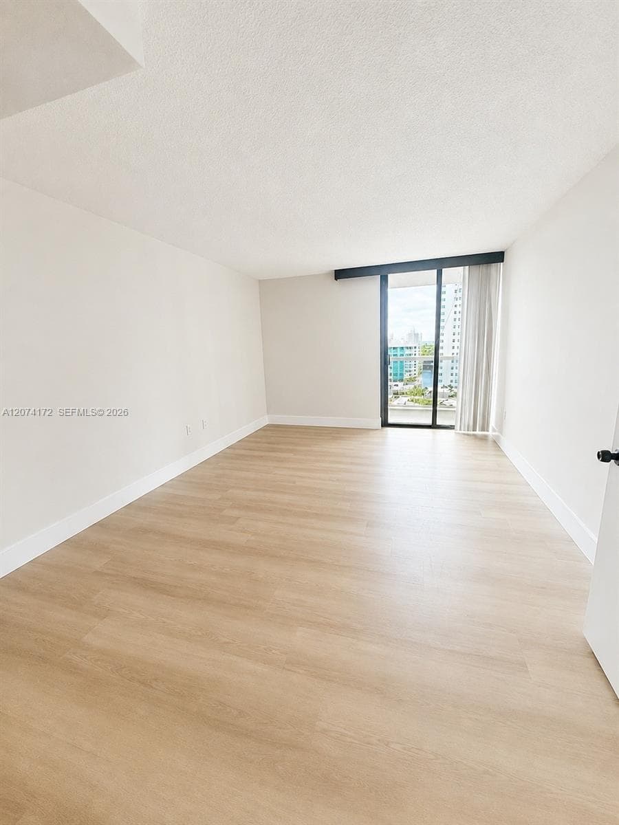 20505 E Country Club Dr # 1037, Aventura, FL 33180 photo 4