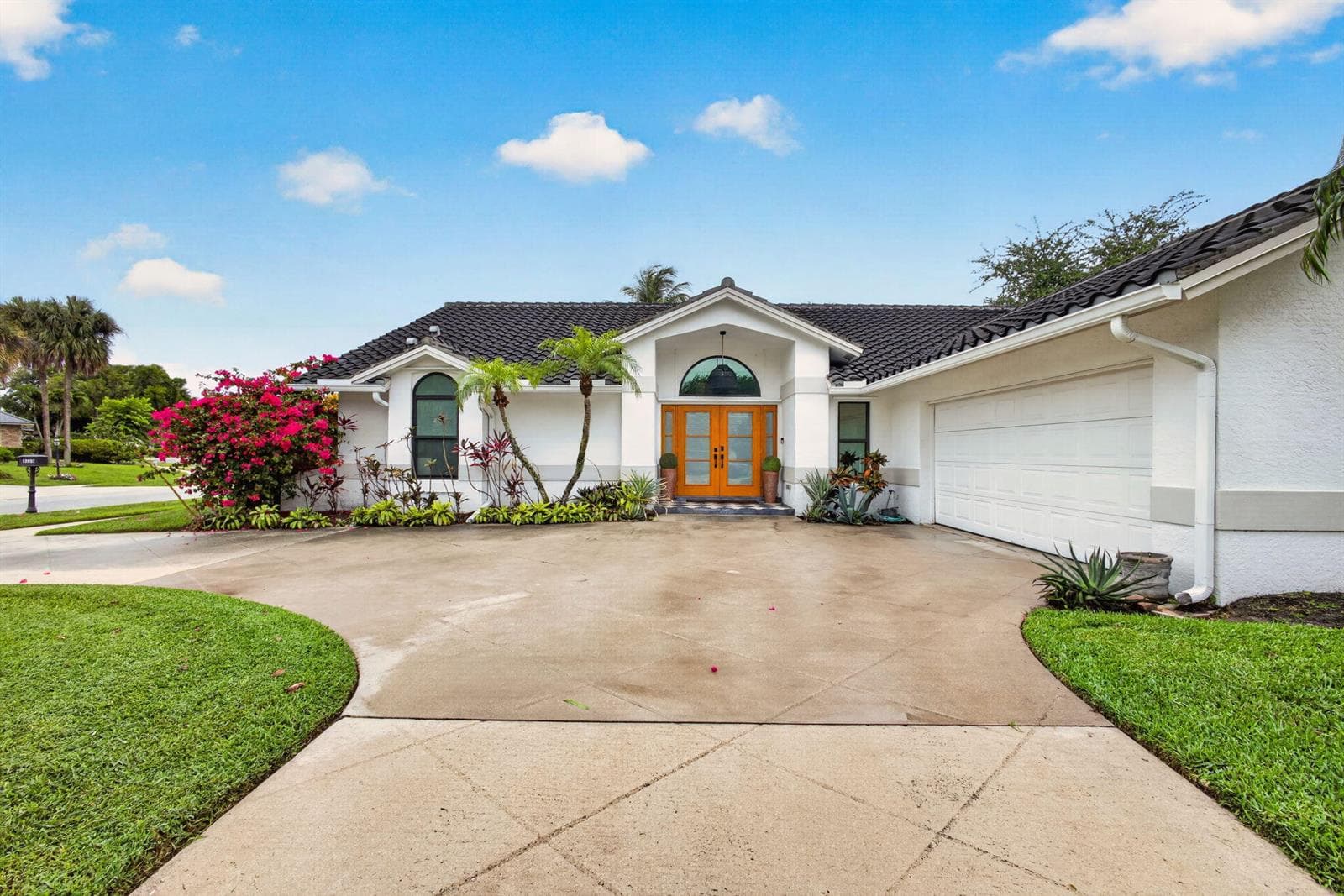 12897 LA ROCHELLE Circle, Palm Beach Gardens, FL 33410 photo 2