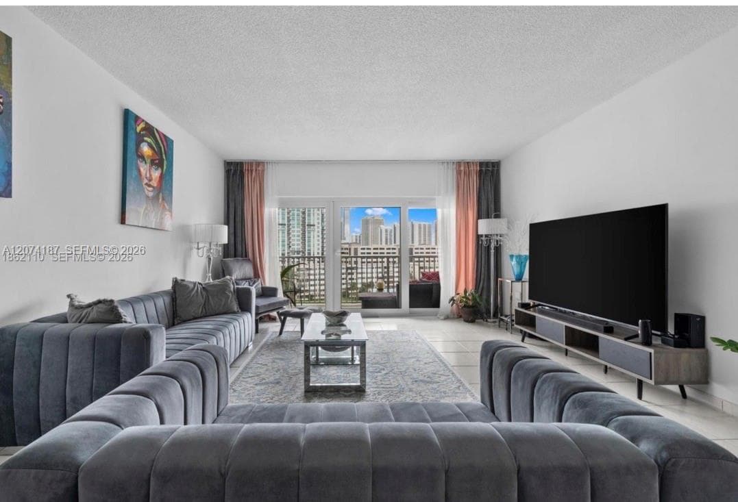 300 Bayview Dr # 807, Sunny Isles Beach, FL 33160 photo 4