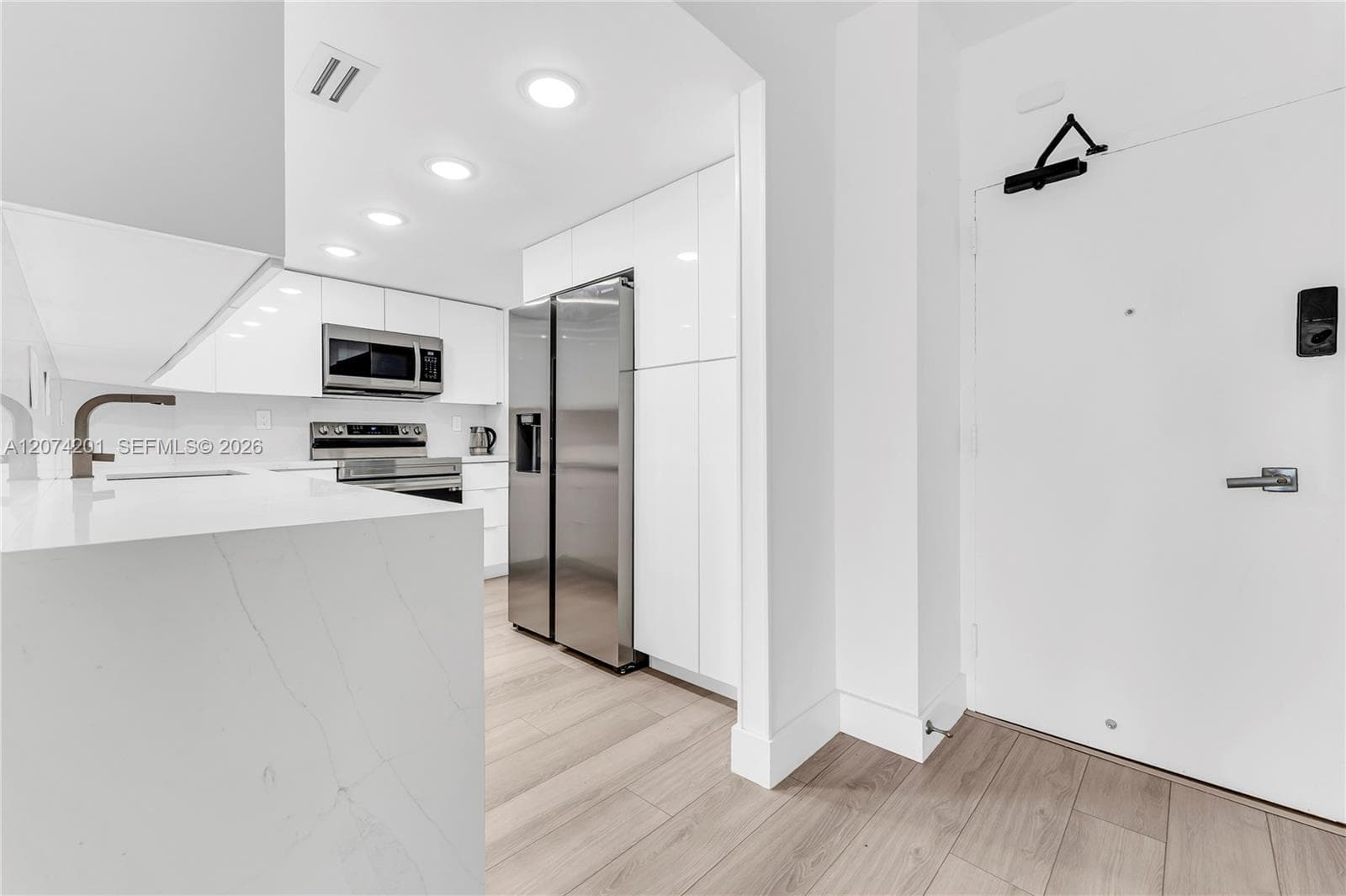 300 Bayview Dr # 214, Sunny Isles Beach, FL 33160 photo 3