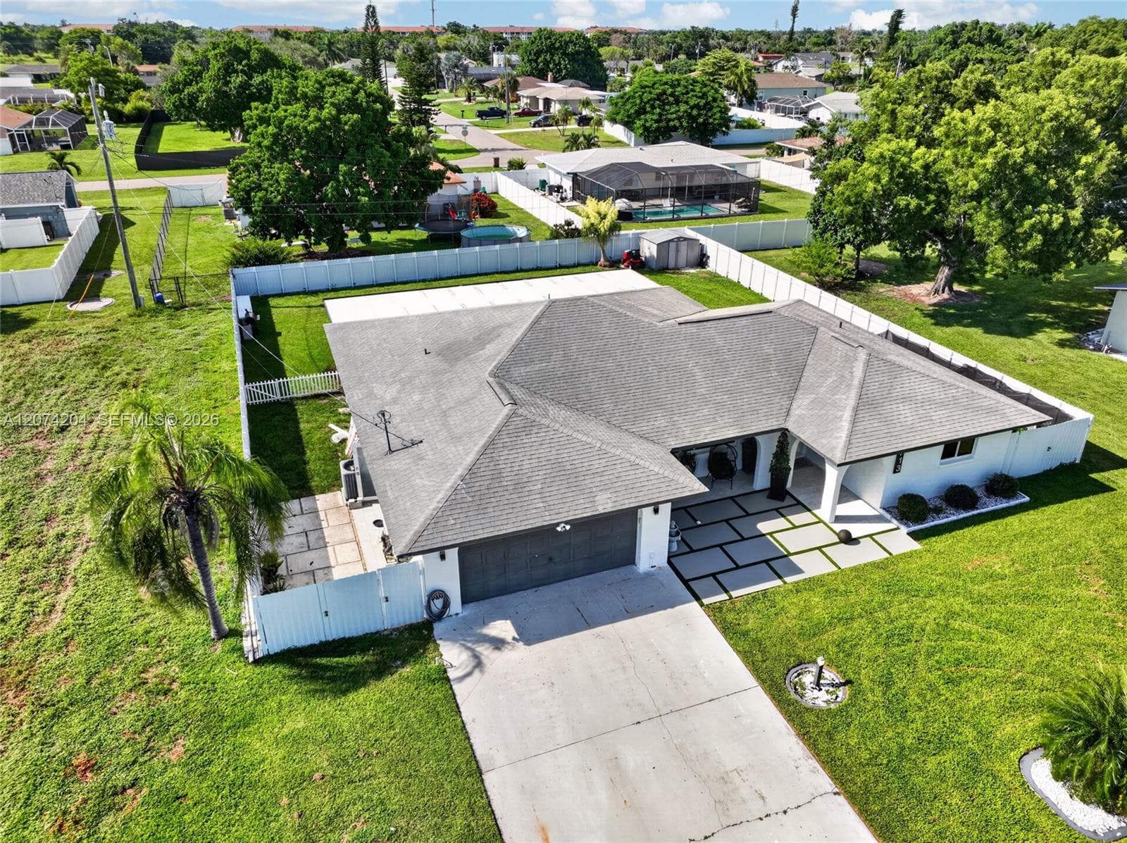 713 se, Cape Coral, FL 33904 photo 2