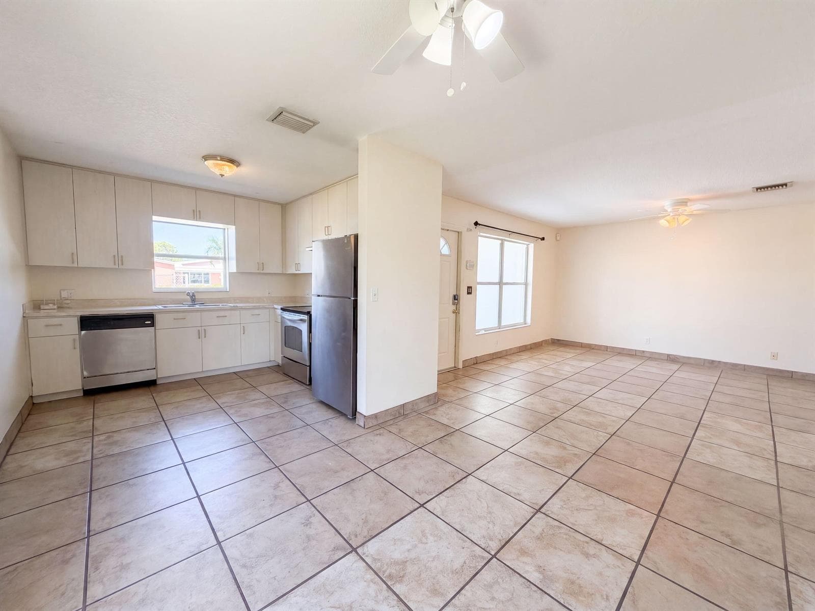 1418 K, FL 33460 photo 2