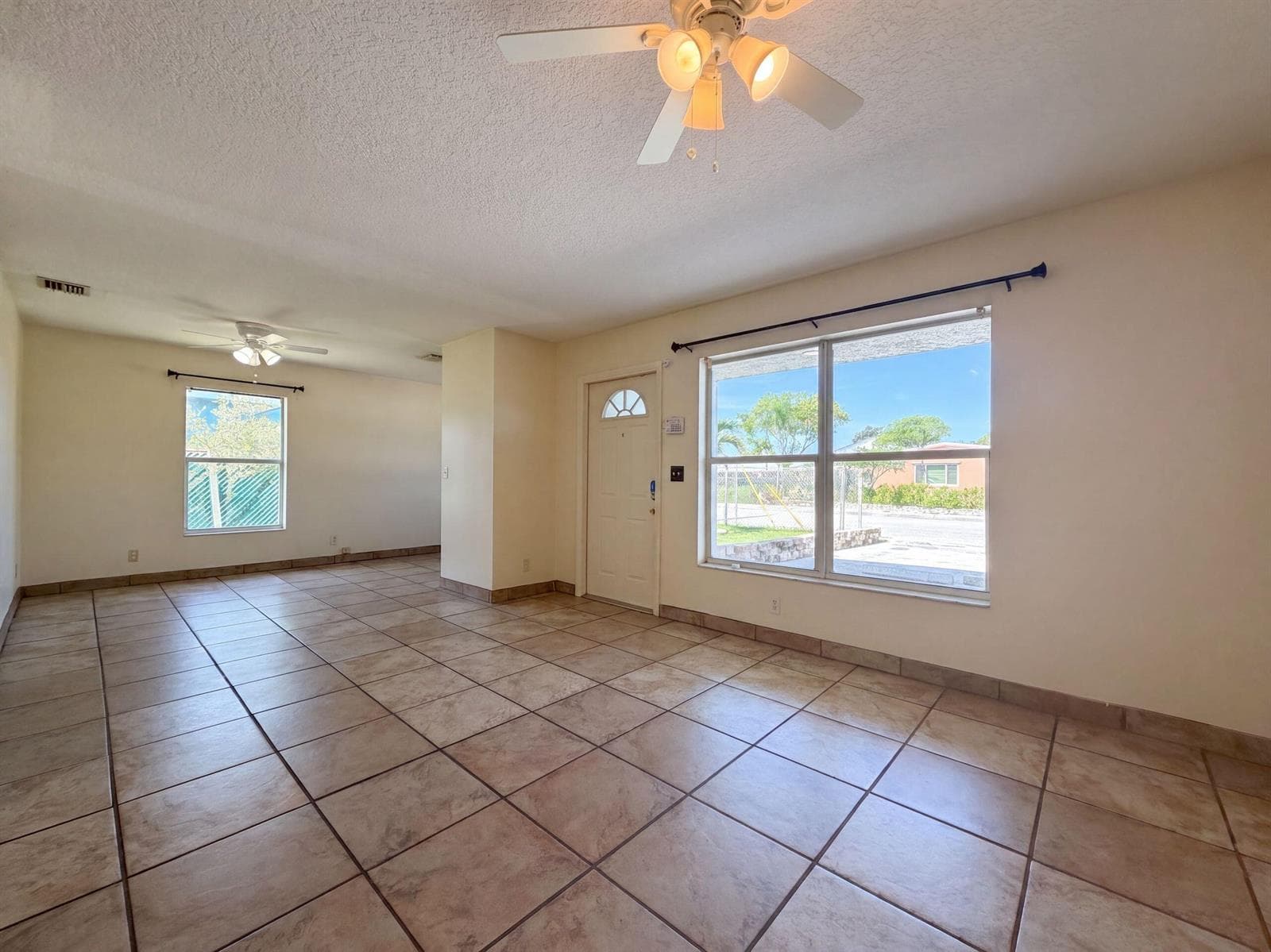 1418 K, FL 33460 photo 3