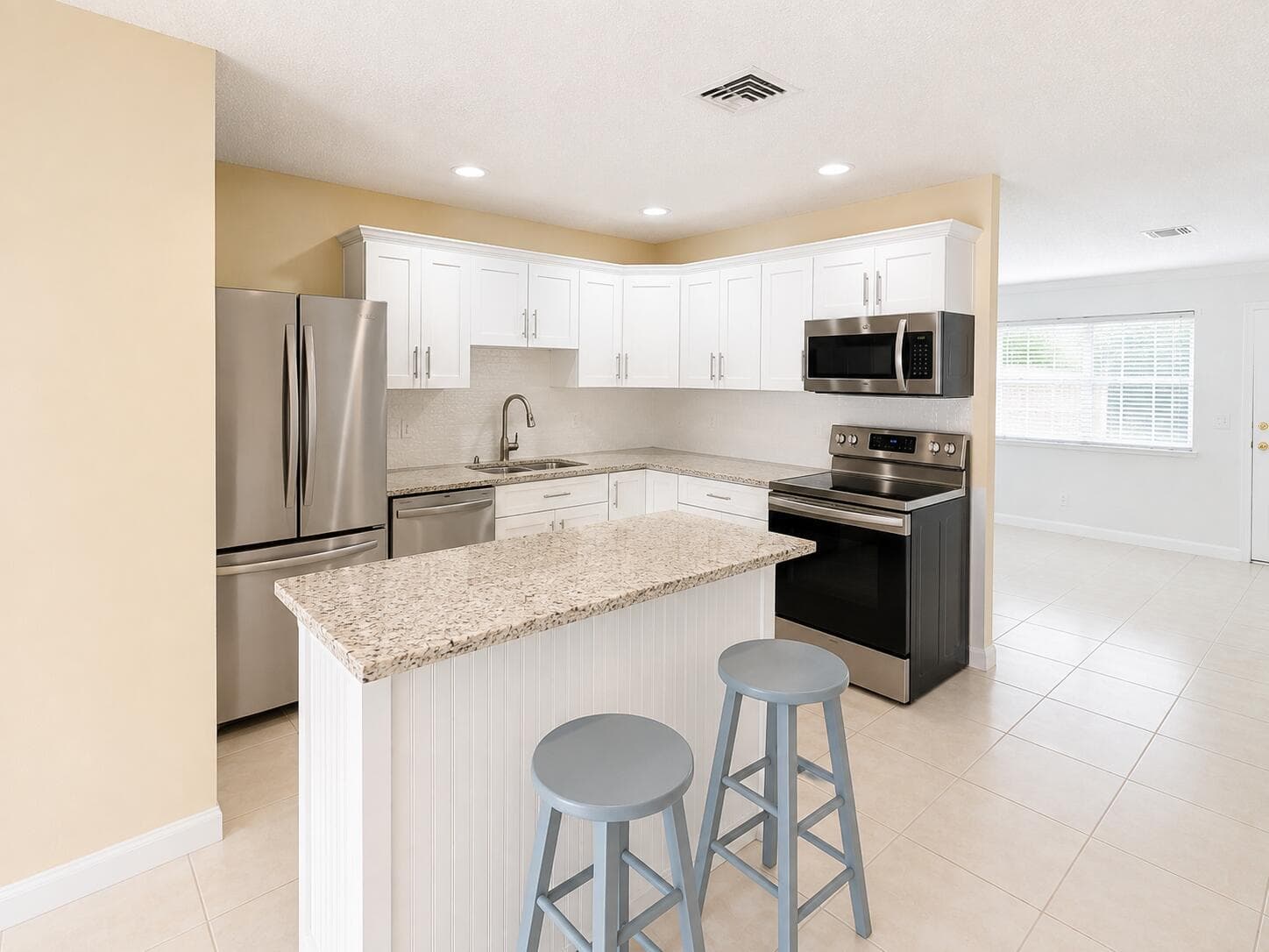 4815 GLADIATOR Circle, FL 33463 photo 2