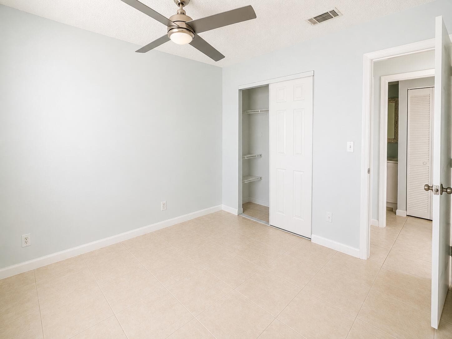 4815 GLADIATOR Circle, FL 33463 photo 3