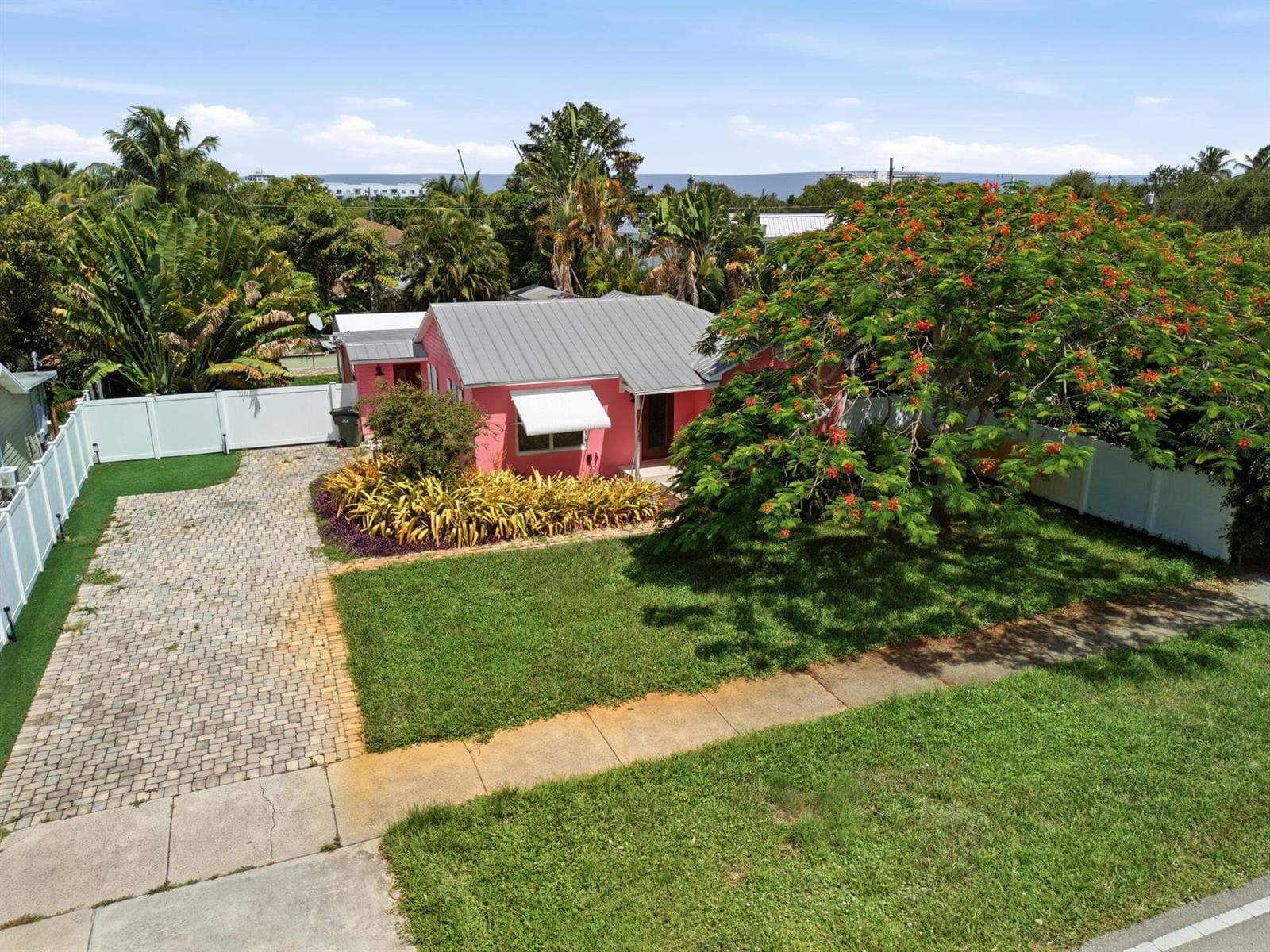 227 S SWINTON Avenue, Delray Beach, FL 33444 photo 2
