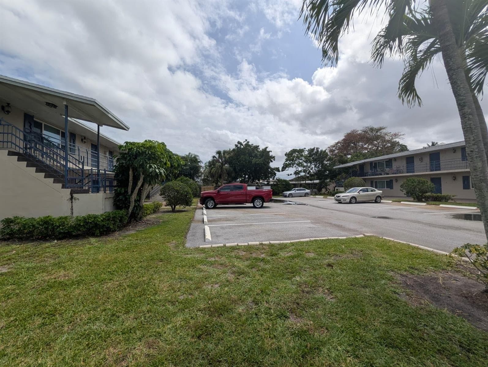 817 LIGHTHOUSE Drive # B, North Palm Beach, FL 33408 photo 2