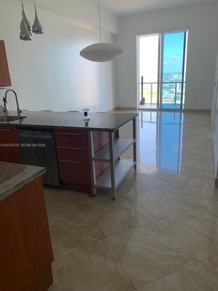 185 SW 7th St # 4303, Miami, FL 33130 photo 4