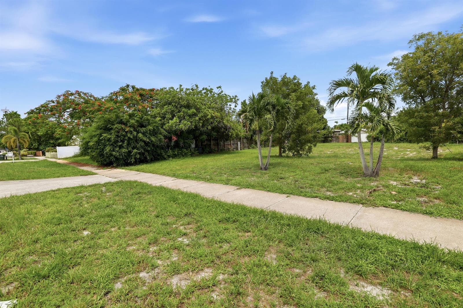 233 S SWINTON Avenue, Delray Beach, FL 33444 photo 2