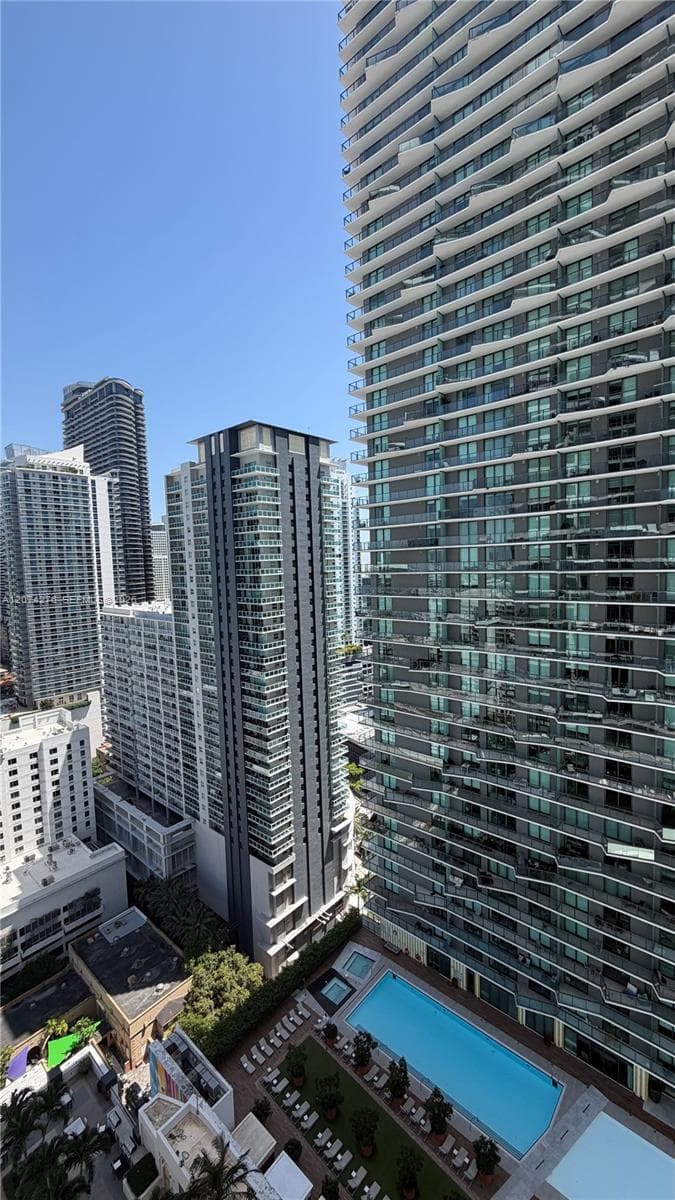 60 SW 13th St # 2610, Miami, FL 33130 photo 2
