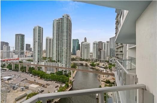 185 SW 7th St # 2003, Miami, FL 33130