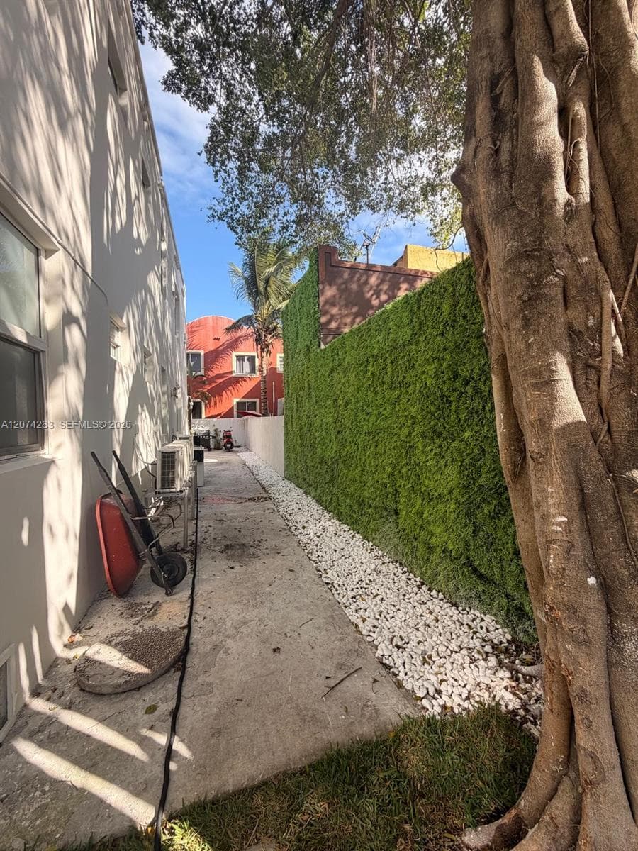 337 SW 10th Ave # 5, Miami, FL 33130 photo 3