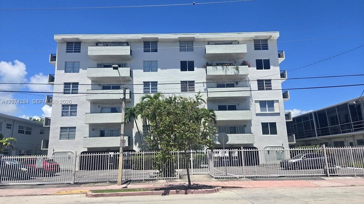 8024 Tatum Waterway Dr # 6B, Miami Beach, FL 33141 photo 2