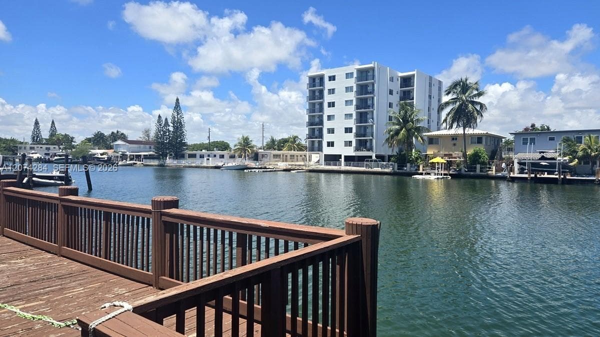 8024 Tatum Waterway Dr # 6B, Miami Beach, FL 33141 photo 4